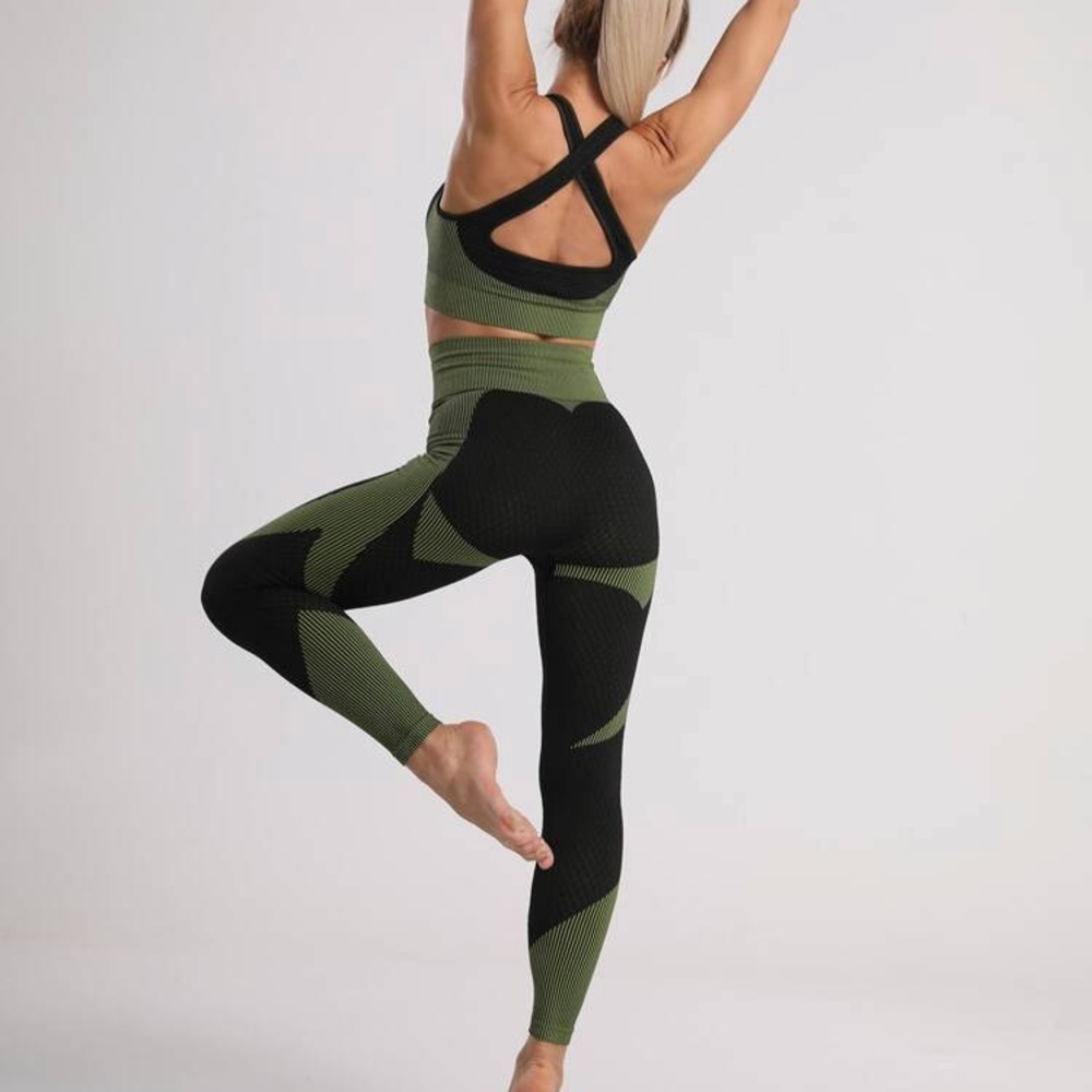 SEAMLESS ACTIVEWEAR SET - Picture 3 of 6